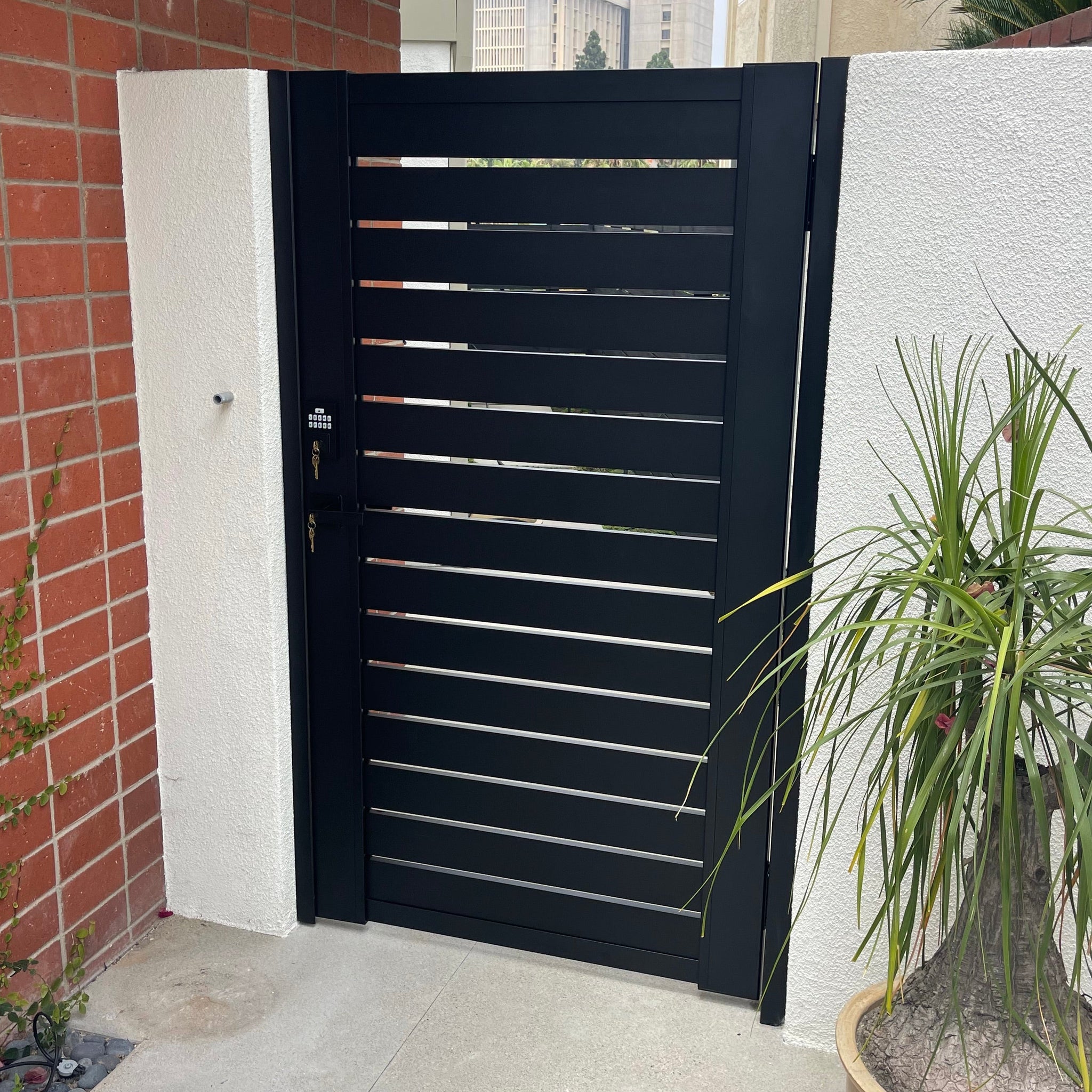 iron_master_Aluminum_gates_and_fencing_Installation_and_fabrication_105.jpeg