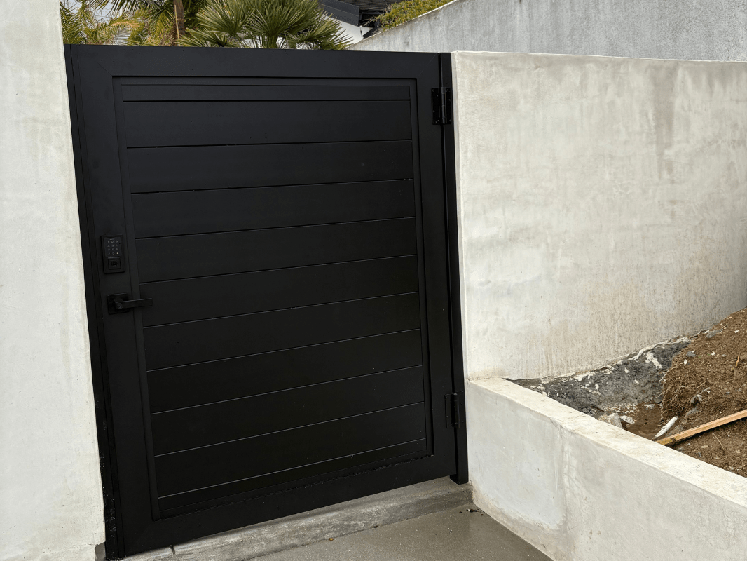 Kwikset Entry Door Handle with Lock and Key - Iron Master Gates